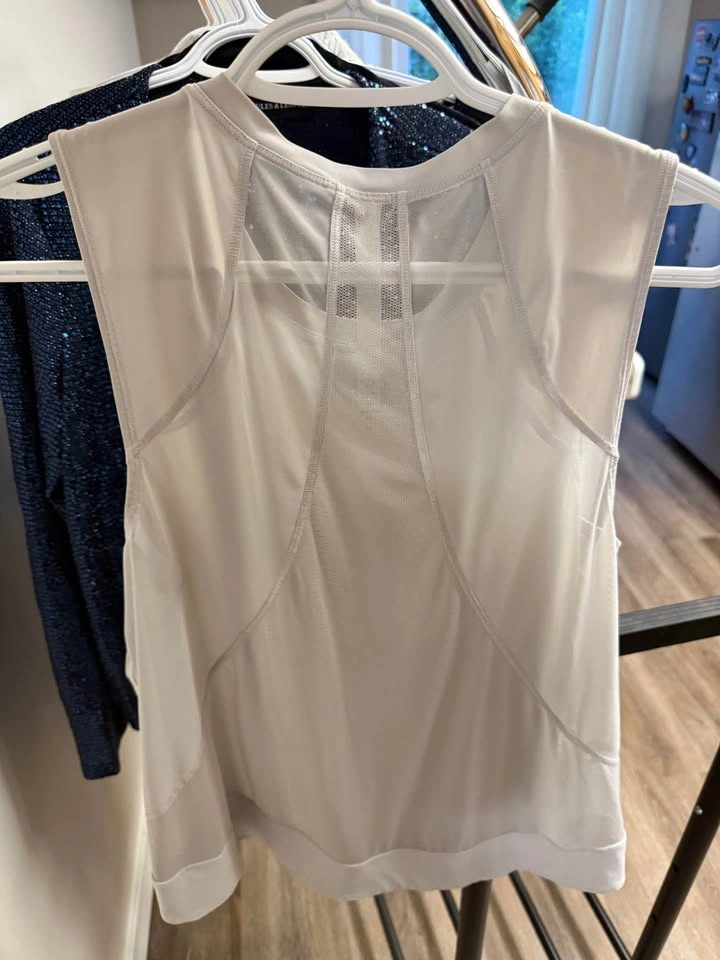 Lululemon Sleeveless Athletic Top - photo 2