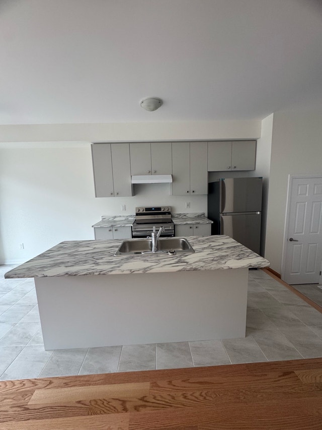 3-Bed Townhome for Rent in Caledonia - photo 3