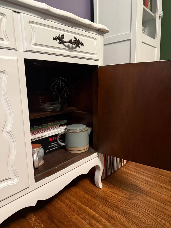 Vintage French Provincial Buffet Cabinet – White - photo 2
