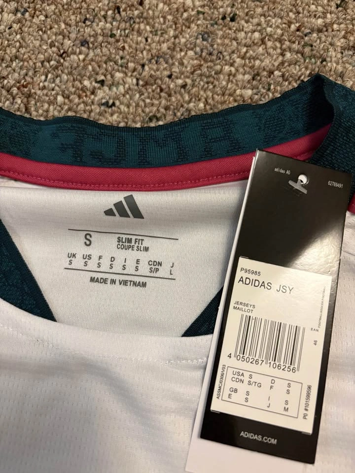Real Madrid 2026-2027 Soccer jersey - photo 4