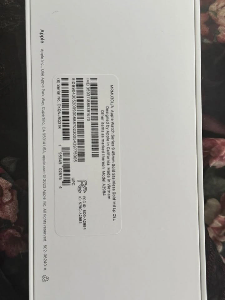 Apple Watch Series 9 45mm Gold Stainless Steel - photo 5