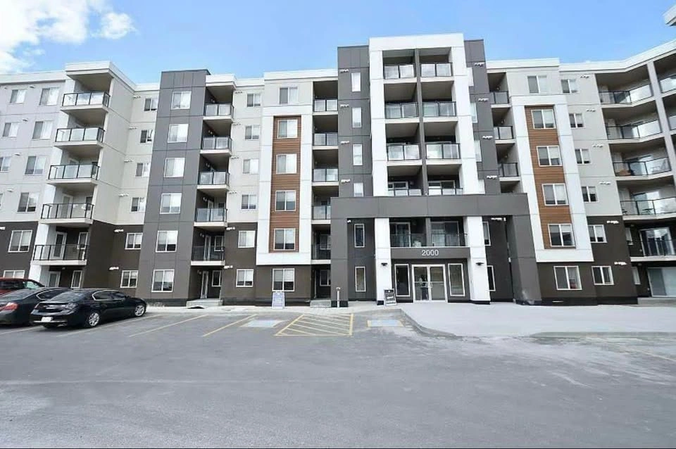 2 Beds 2 Baths - Apartment - photo 2