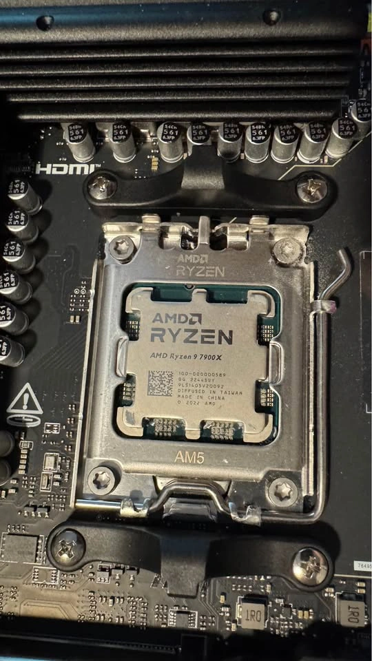 AMD Ryzen 9 7900X - photo 2