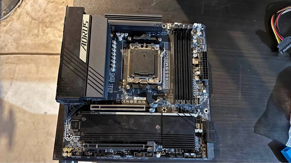 Gigabyte Aorus Elite AX B650M