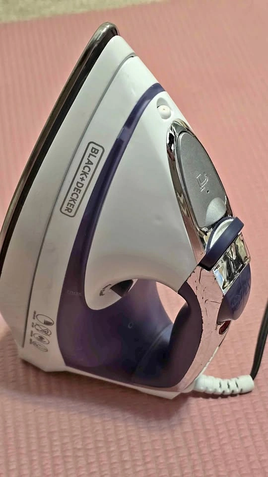 Black+Decker IR1070SC Steam Iron