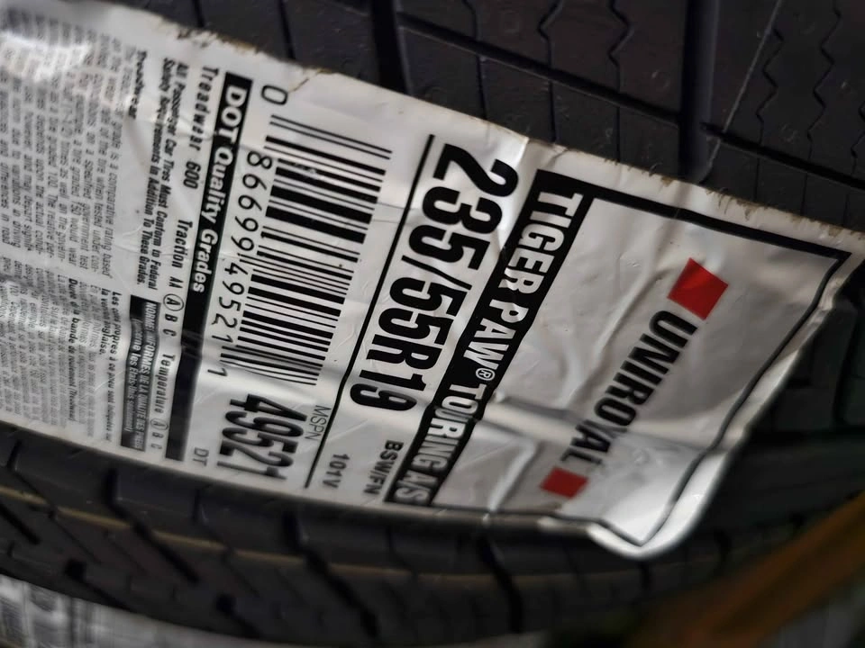 235 55/R19 Uniroyal Tiger Paw Touring AS All Season Tires - photo 3