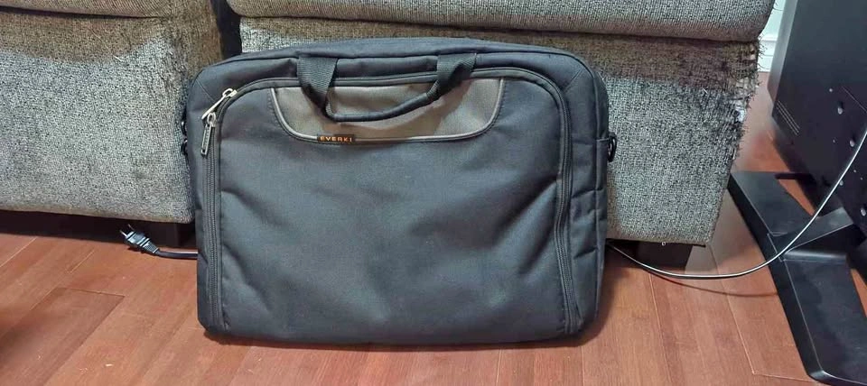Padded Laptop Shoulder Bag (Everki)