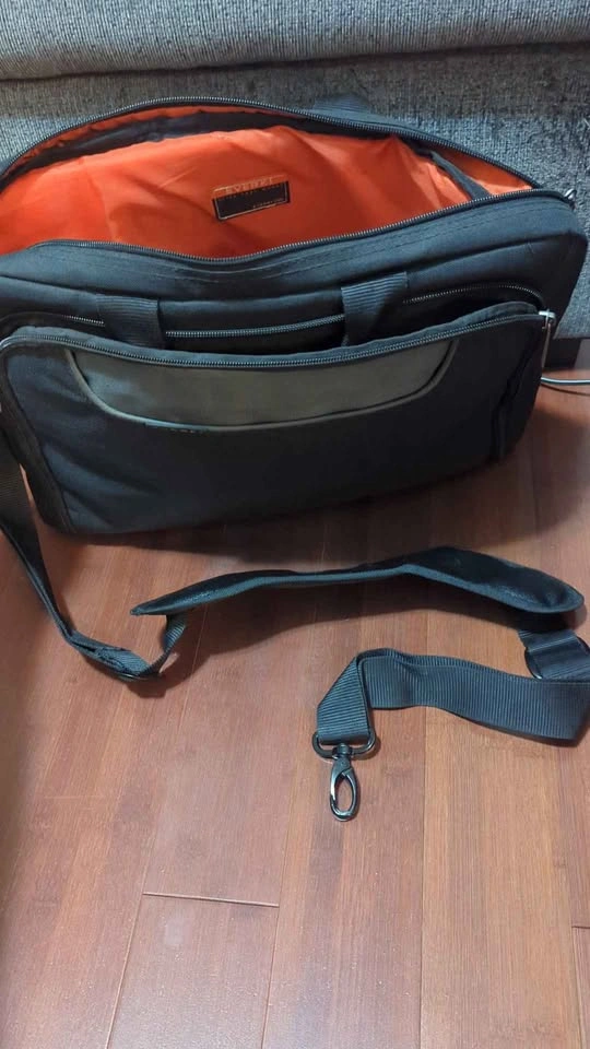 Padded Laptop Shoulder Bag (Everki) - photo 2