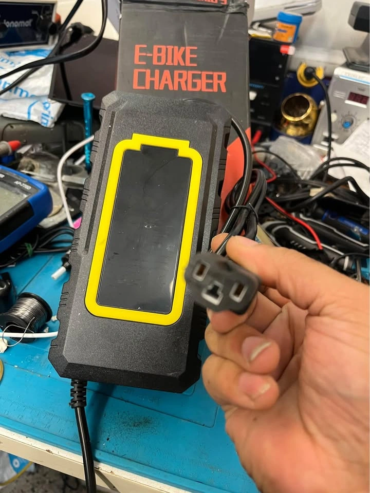 48V and 60V Smart Battery Charger with Display - photo 3