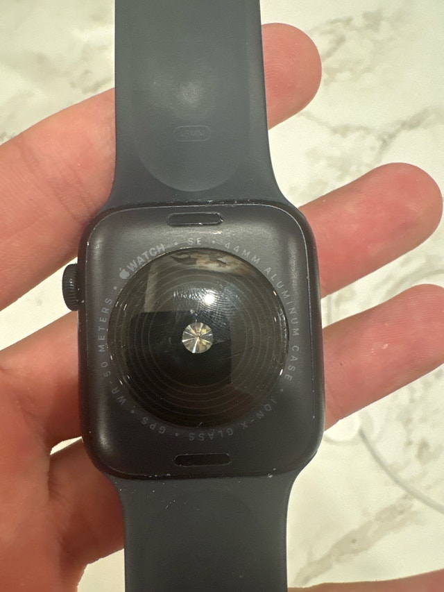 Apple Watch SE 44mm - photo 2