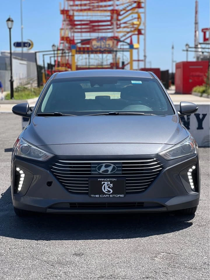 2019 Hyundai Ioniq Hybrid SEL Hatchback 4D - photo 2