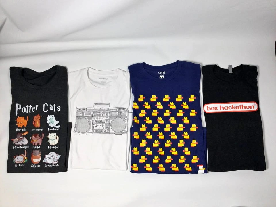 Bundle of 4 Graphic T-Shirts - Banana Republic, Uniqlo, Mario