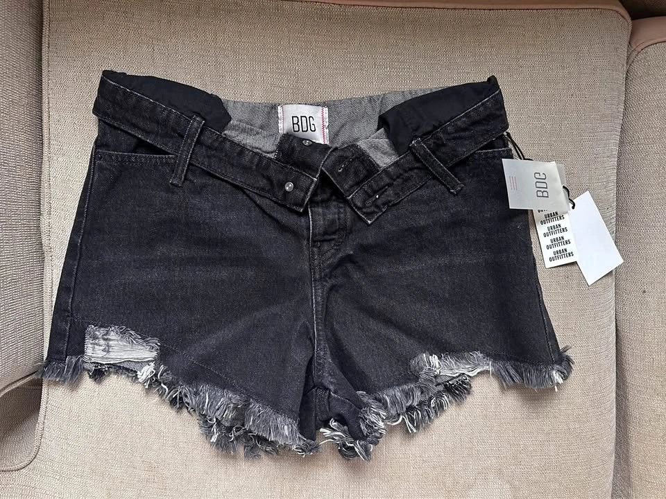 New BDG Urban Outfitters Black Denim Shorts Size 26