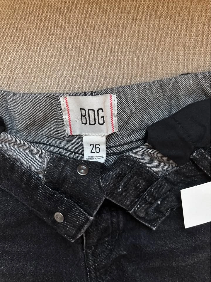 New BDG Urban Outfitters Black Denim Shorts Size 26 - photo 4
