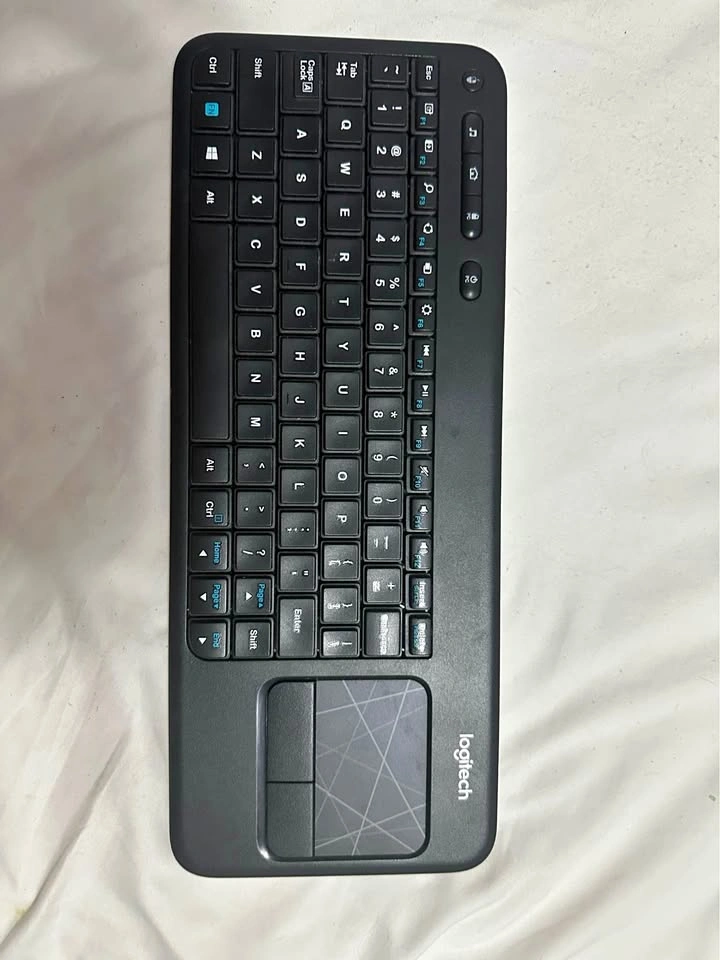 WIRELESS LOGITECH KEYBOARD