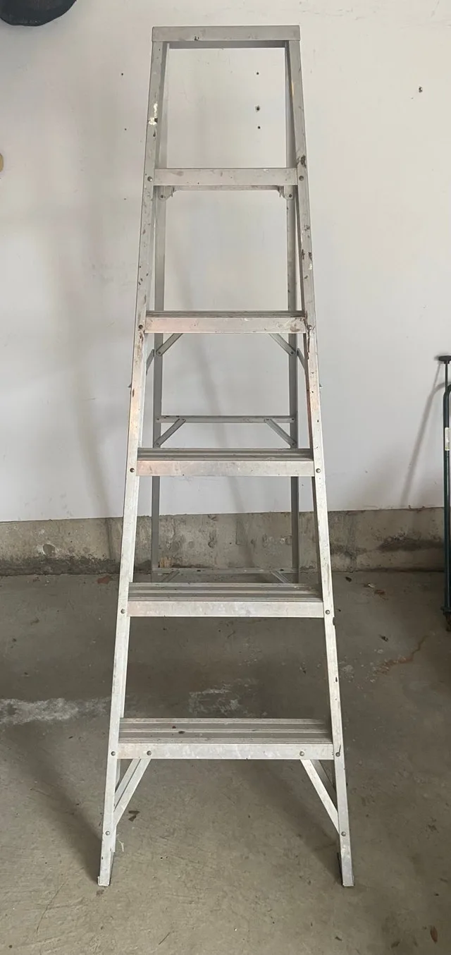 Aluminum Stepladder - 6ft.