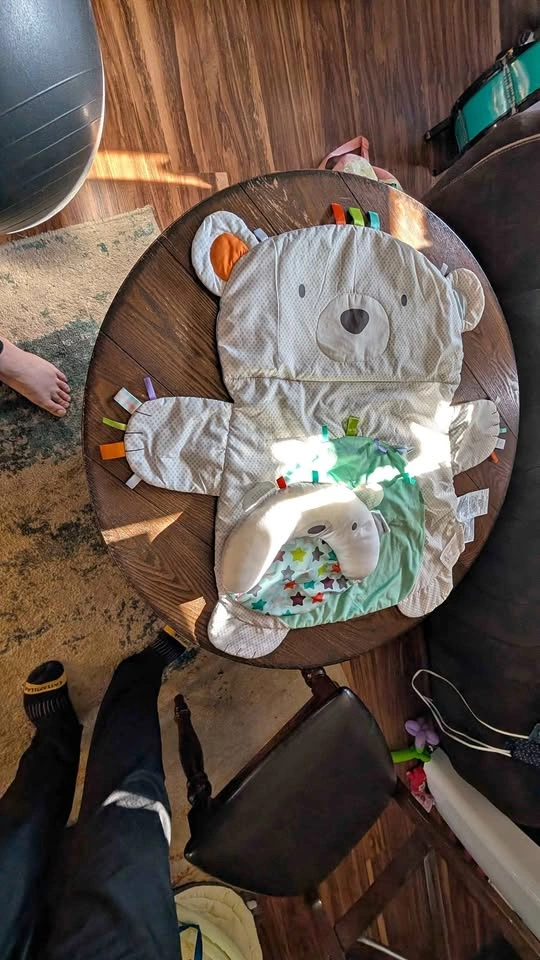 Tummy time mat with pillow