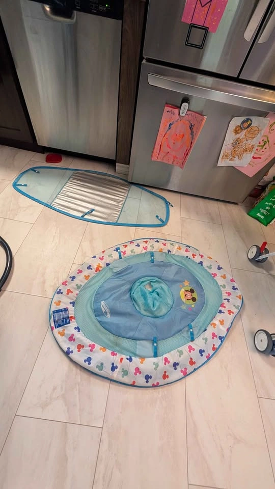 Baby floater with sun shade - photo 2
