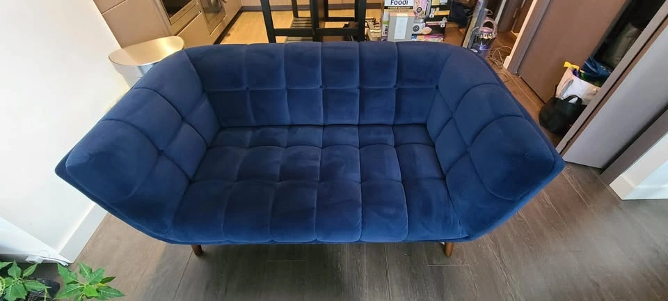 Kitsilano Curved Channel-Tufted Loveseat – Modern Designer Sofa - photo 2