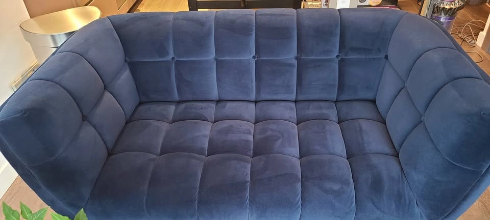 Kitsilano Curved Channel-Tufted Loveseat – Modern Designer Sofa - photo 3