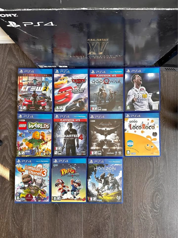 Sony PlayStation 4 Slim 1TB Final Fantasy XV Luna Edition