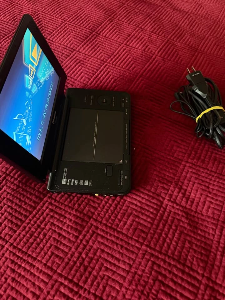 Panasonic DVD-LS86 Portable DVD Player - photo 3