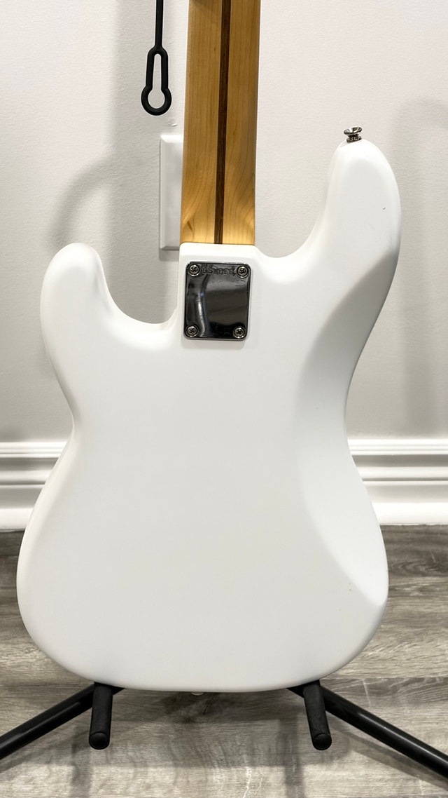 Fender Precision Bass - photo 4