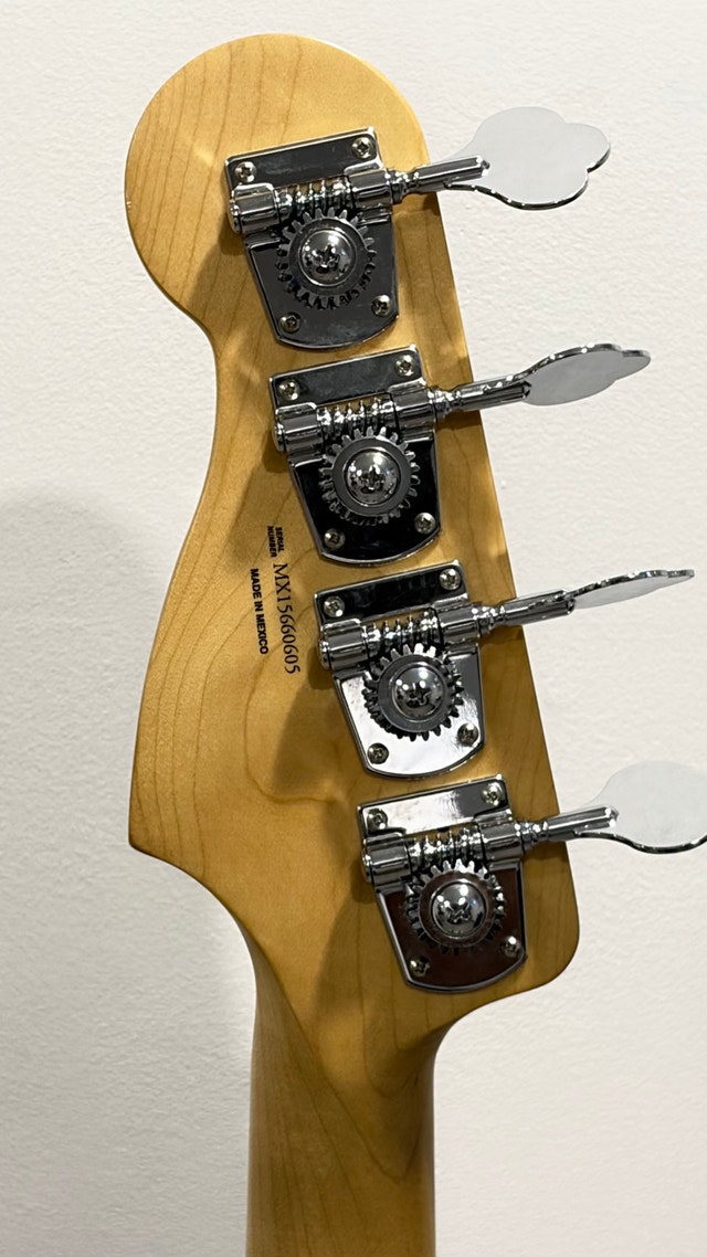 Fender Precision Bass - photo 5