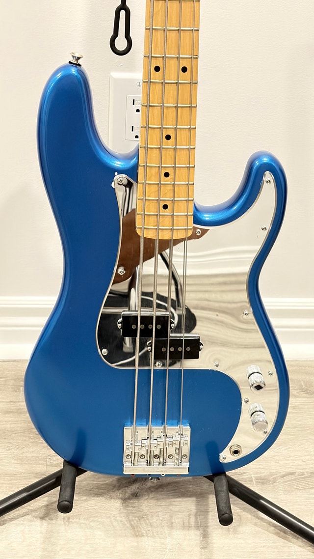 Fender Precision Bass - photo 2
