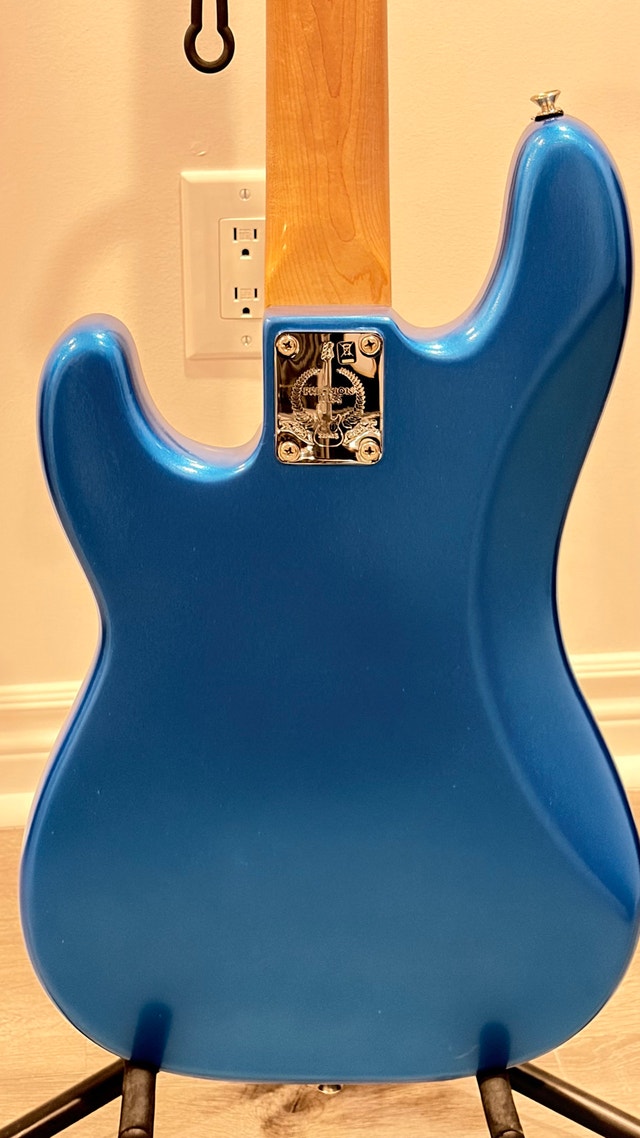 Fender Precision Bass - photo 4