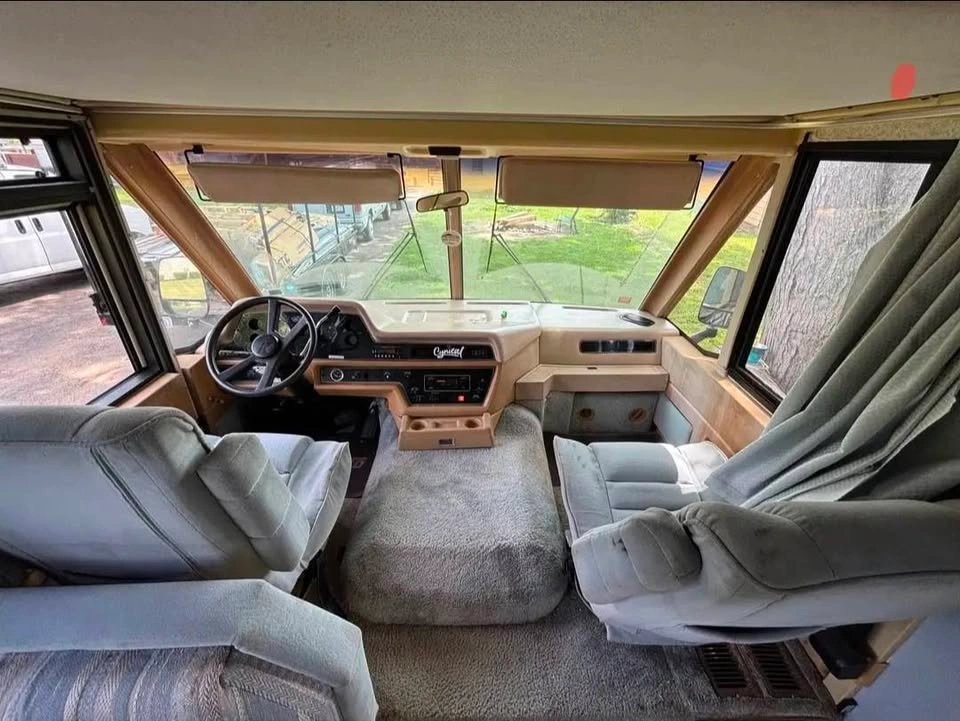 1989 Winnebago Chieftain - photo 3