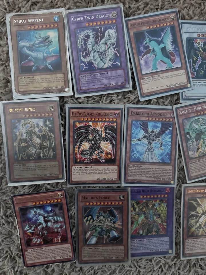 Vintage Yu-Gi-Oh! 250+ Card Collection Lot with Storage Tin - photo 2