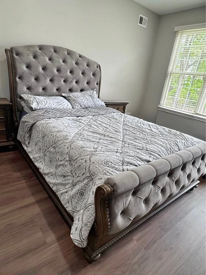 Elegant Tufted Bed Frame with 2 Matching Nightstands and Chest