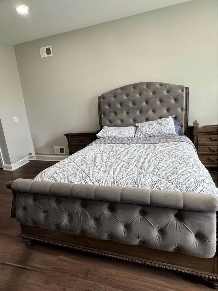 Elegant Tufted Bed Frame with 2 Matching Nightstands and Chest - photo 2