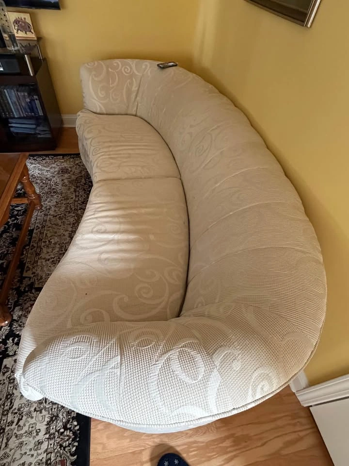 2 Elegant Curved Sofas – Excellent Condition - photo 2