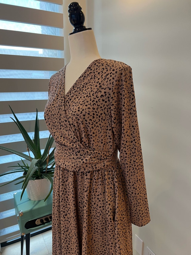 Leopard Print Wrap Dress Large - photo 3