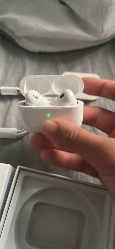 Apple AirPods Pro (2nd Generation) - photo 3