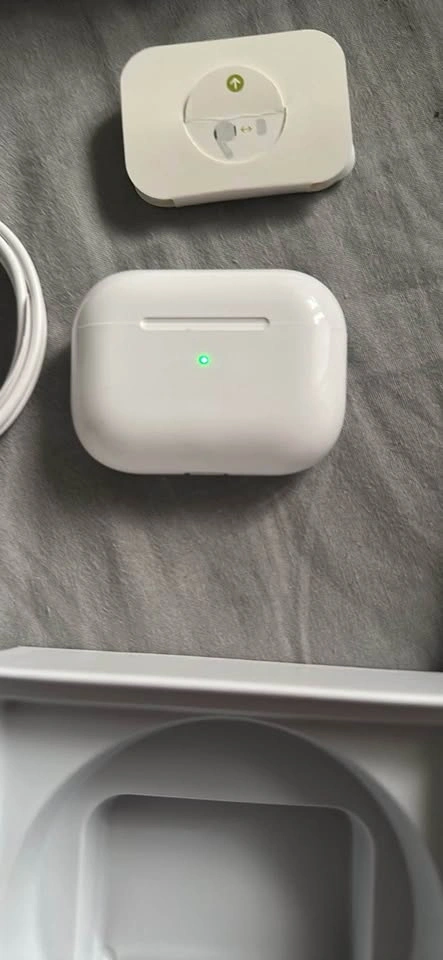Apple AirPods Pro (2nd Generation) - photo 4