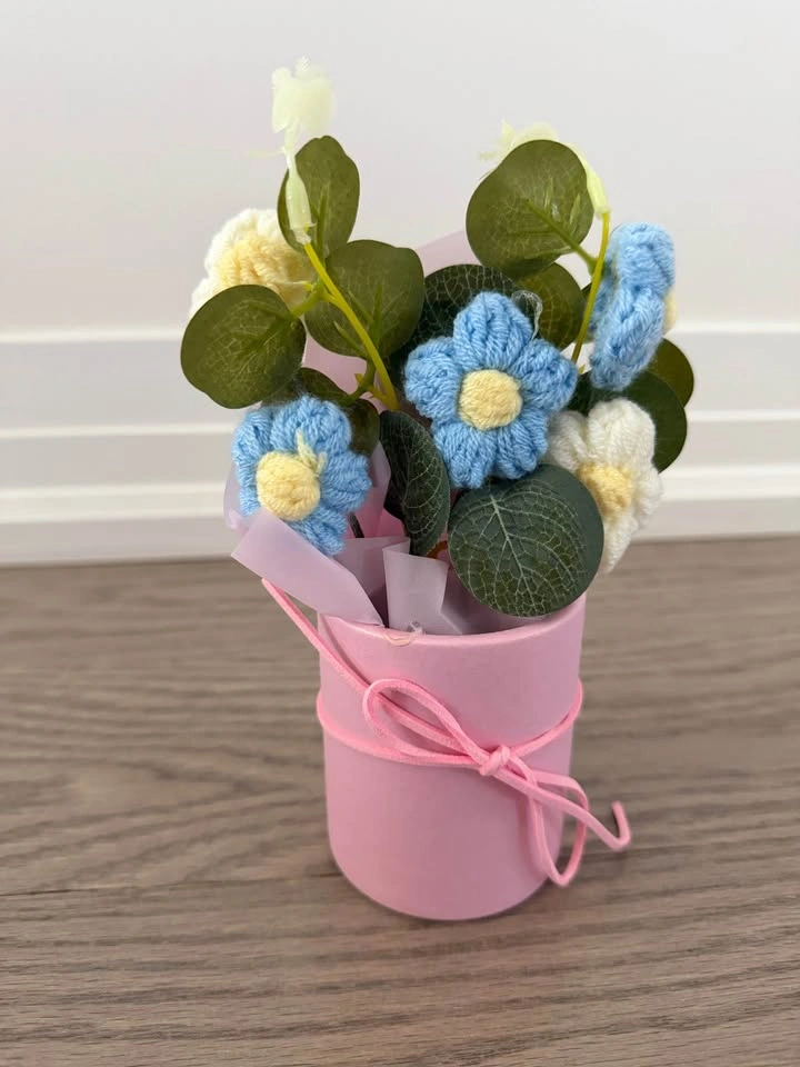 Handmade Crochet Flower Bouquet in Gift Box | Blue & Cream Daisi - photo 2