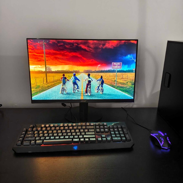 Amazing 24" IPS FullHD Monitor – Crisp & Clean, Great Condition