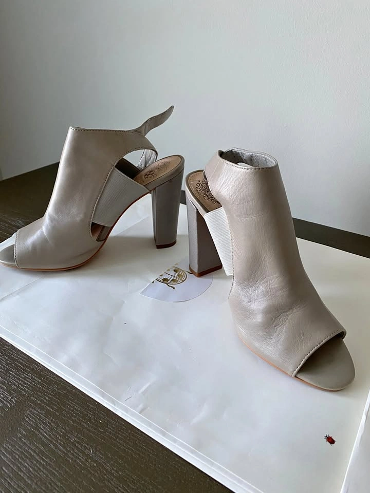 Vince Camuto Slingback Peep-Toe Heels – Size 7.5
