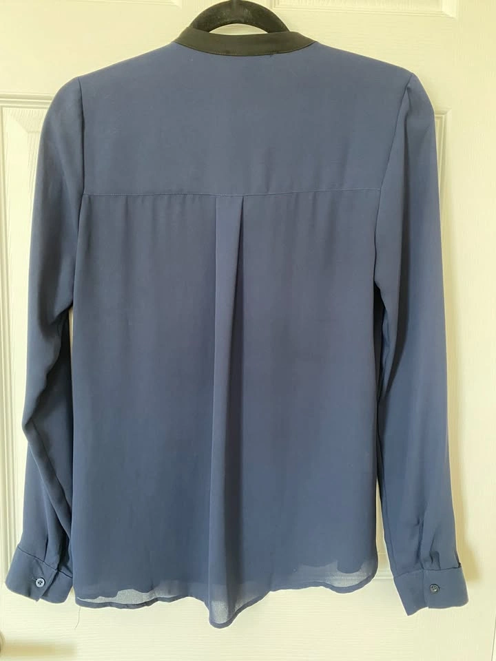 Forever 21 Flowy Dress Shirt Blouse – Size S (Navy) - photo 4