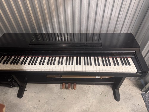 Yamaha Clavinova CLP-560 Digital Home Piano 88-Key Black - photo 3
