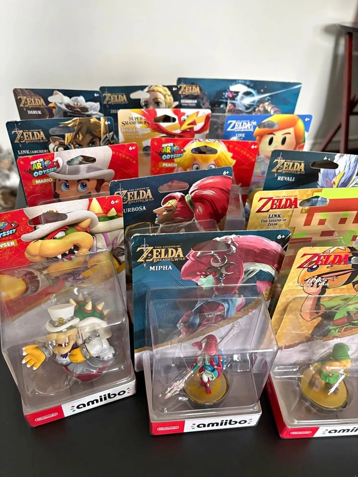 Large Nintendo Amiibo Lot - The Legend of Zelda, Mario, Extras
