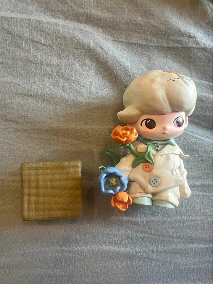 Dimoo Pop Mart Blooming Button