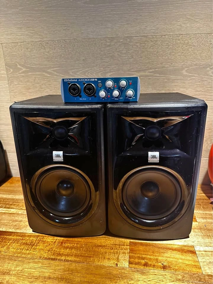 JBL 305P MkII Studio Monitor Pair + PreSonus AudioBox USB 96
