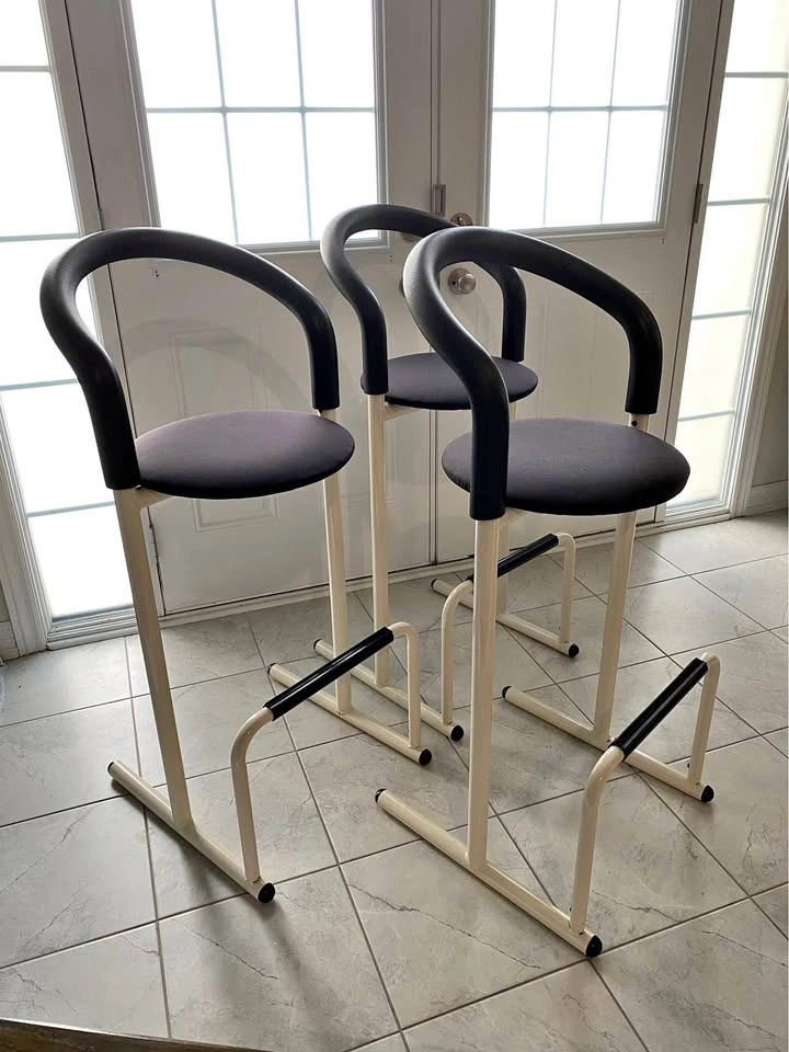 Vintage Amisco Bar Stools – Set of 3 (Excellent Condition)