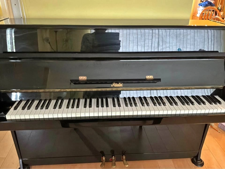 Rösler upright piano - European-designed well-maintained