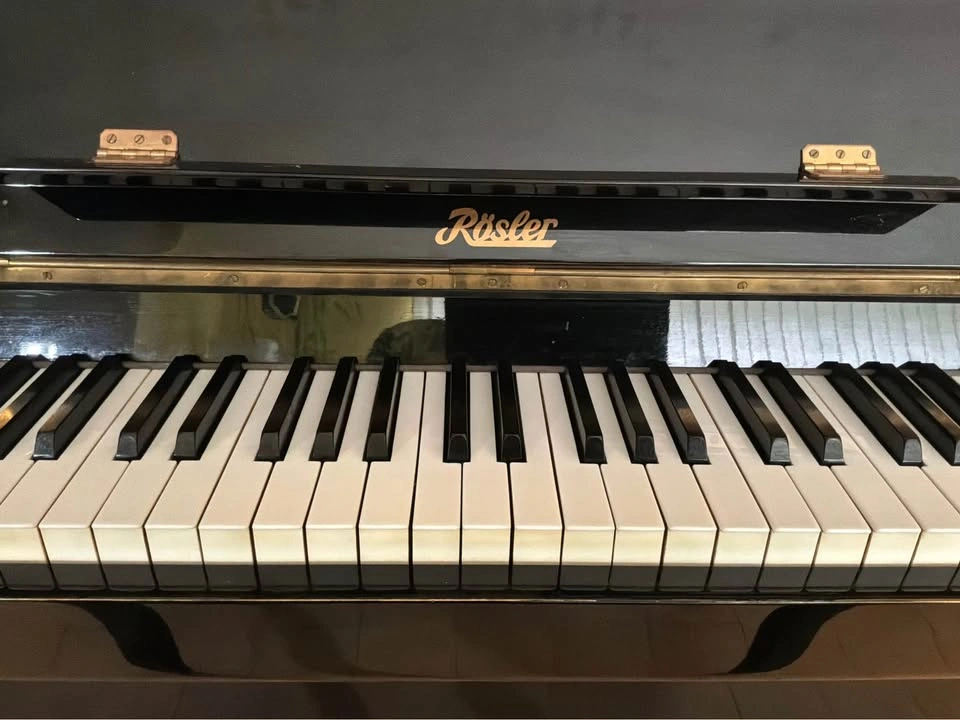 Rösler upright piano - European-designed well-maintained - photo 3