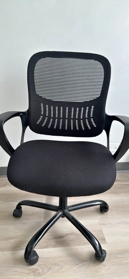 Black office chair